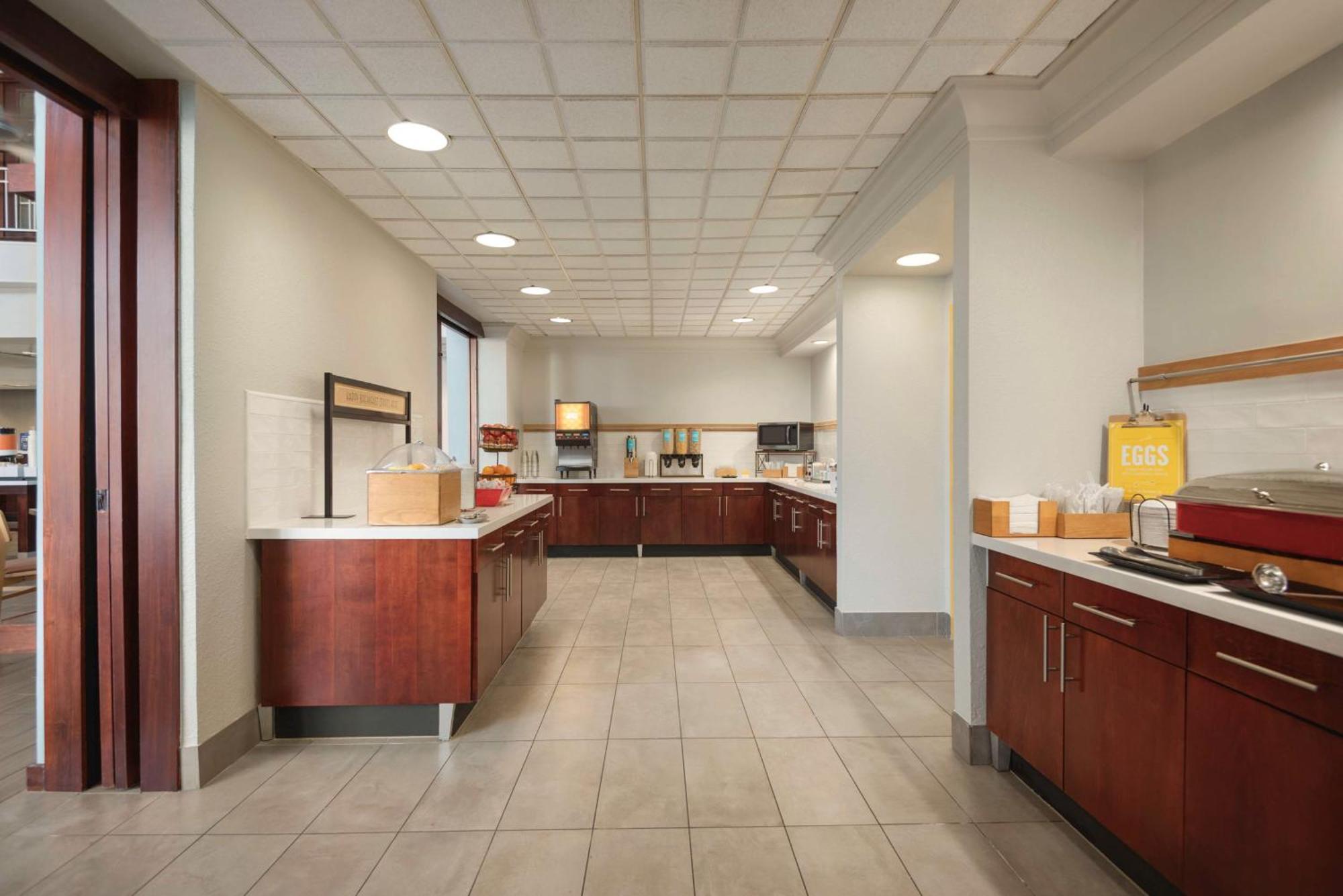 Hampton Inn & Suites San Marcos Exterior photo