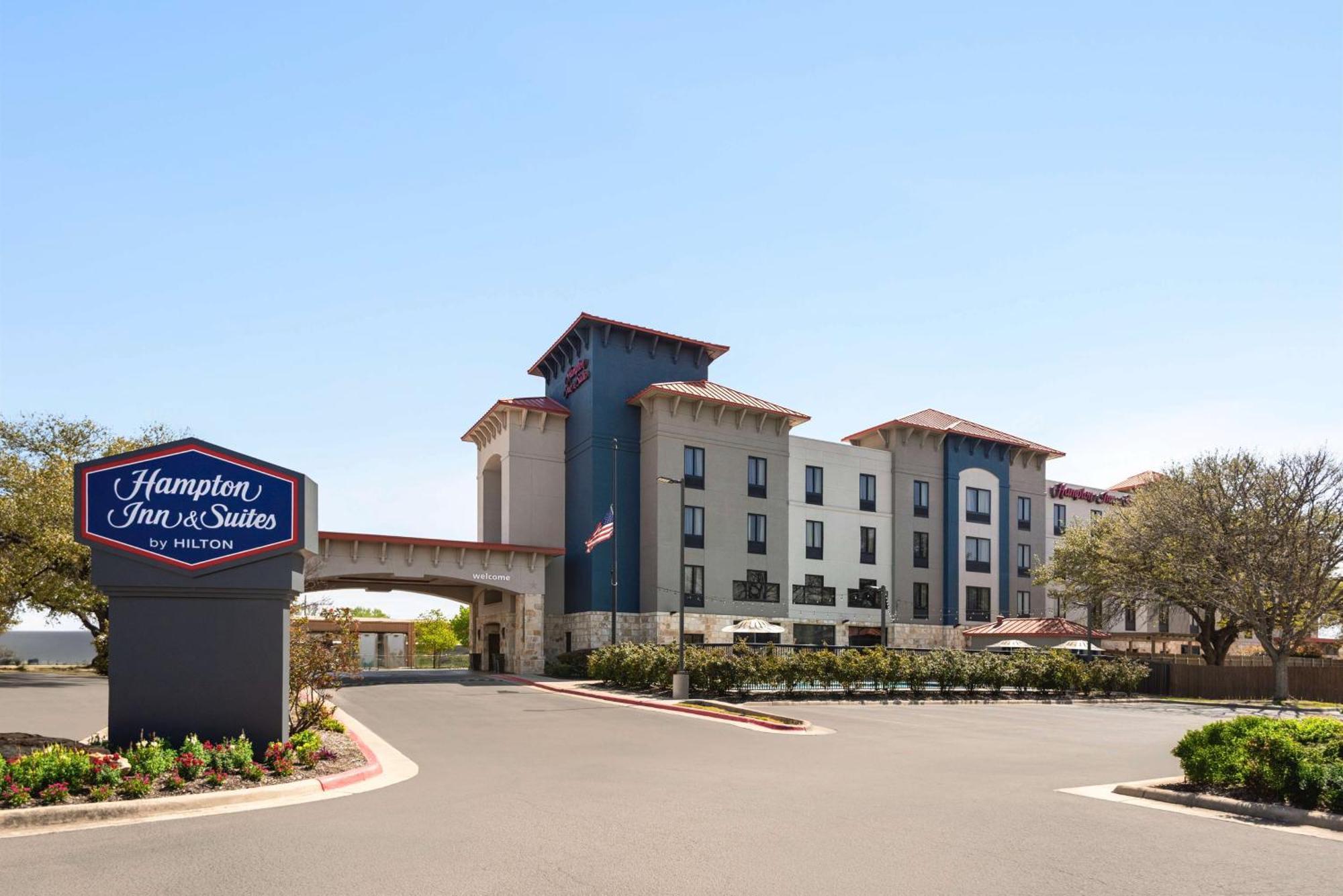 Hampton Inn & Suites San Marcos Exterior photo