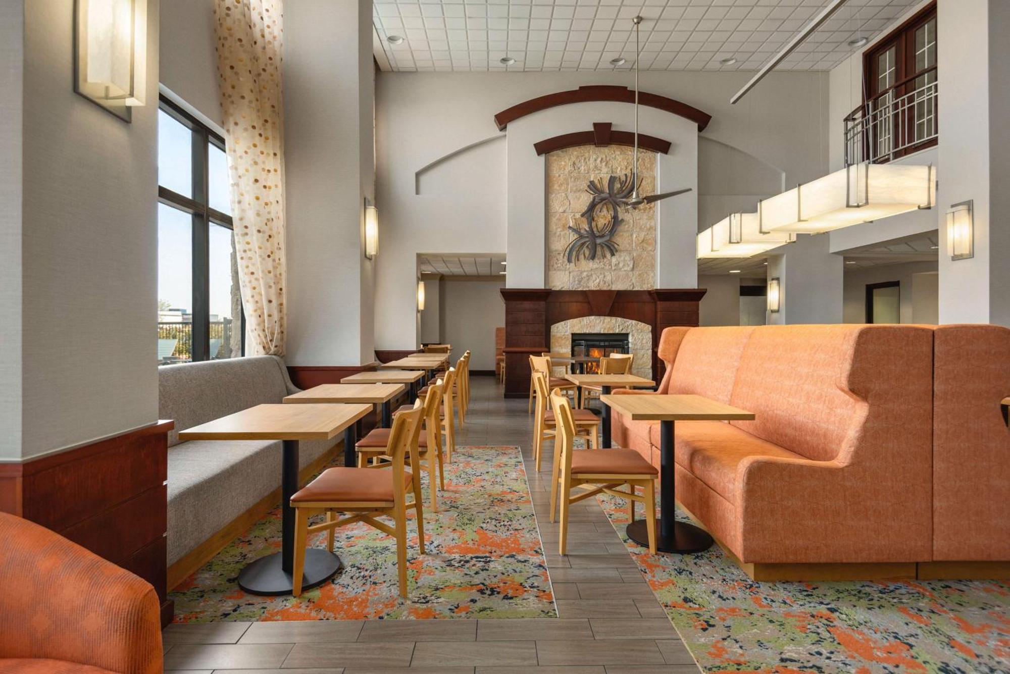 Hampton Inn & Suites San Marcos Exterior photo