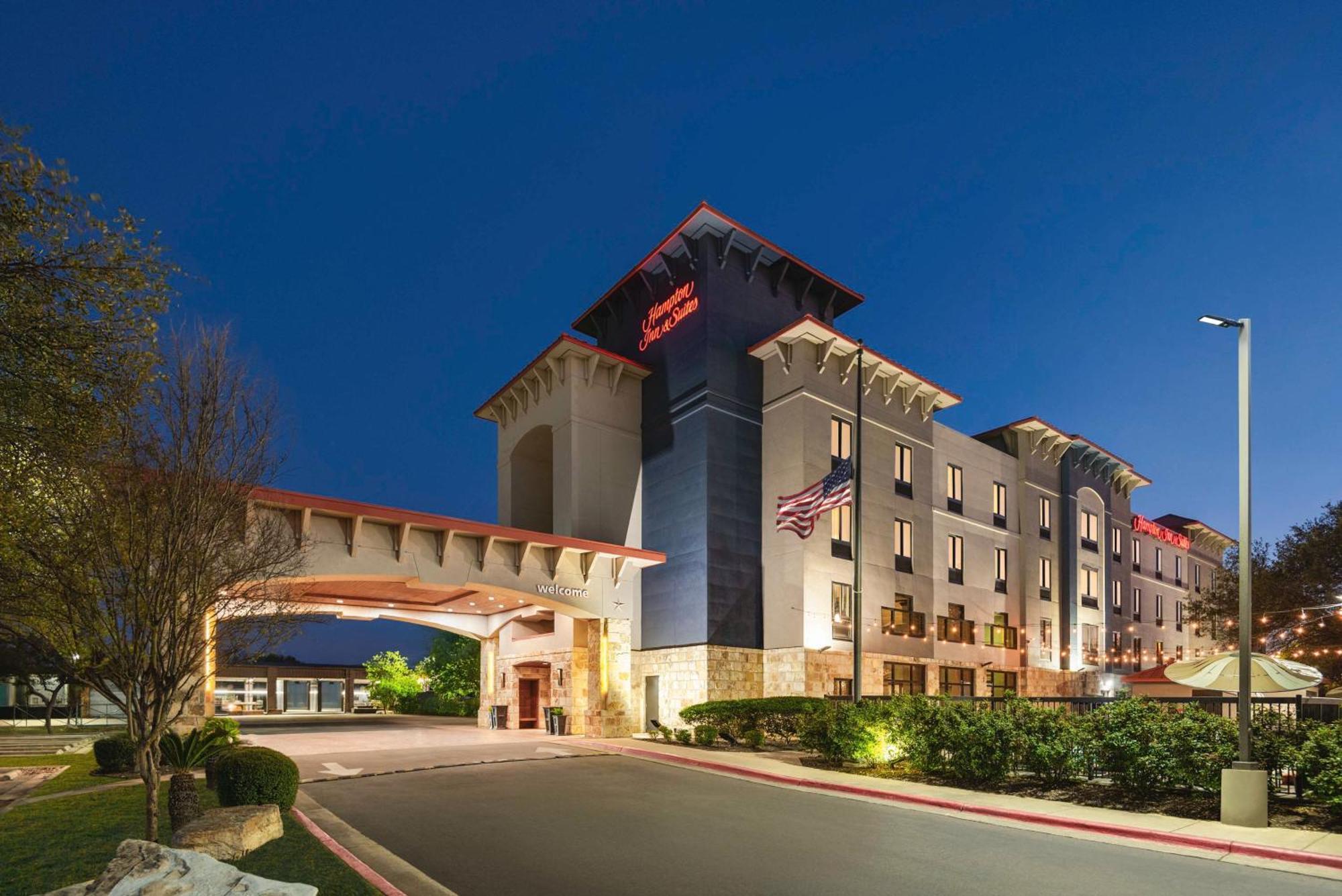 Hampton Inn & Suites San Marcos Exterior photo